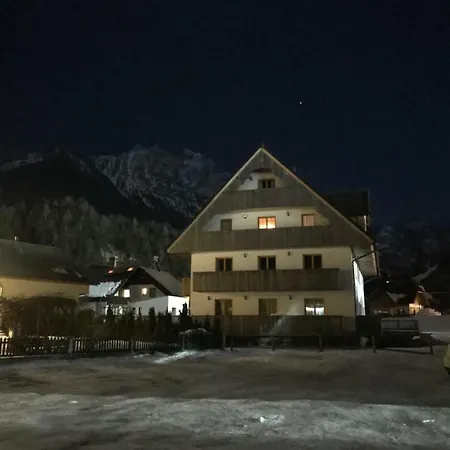 Chalet By Ski Slopes 公寓